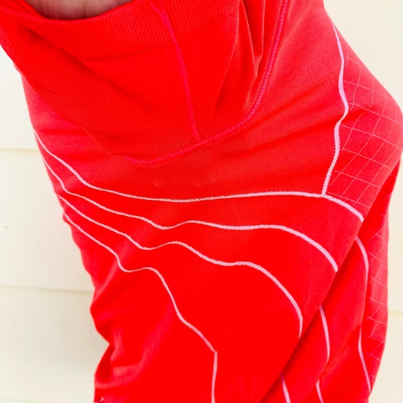 Athleta Finish Fast Line Tee - Picture 8 of 10